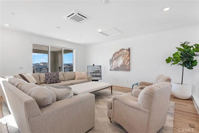 408 Treble, Irvine, CA 92618