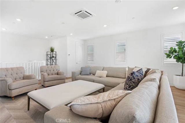 408 Treble, Irvine, CA 92618