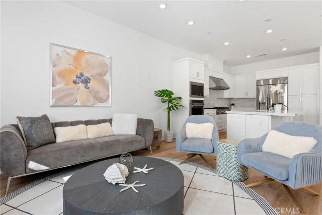 408 Treble, Irvine, CA 92618