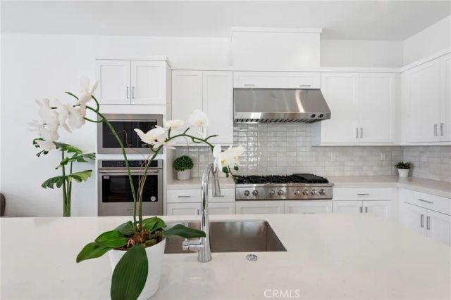 408 Treble, Irvine, CA 92618