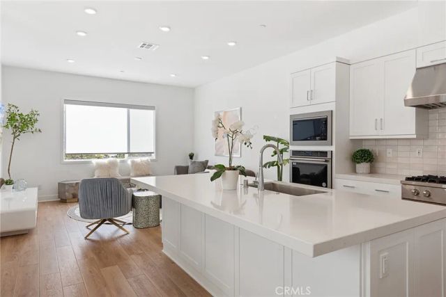 408 Treble, Irvine, CA 92618