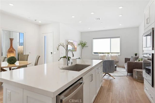 408 Treble, Irvine, CA 92618