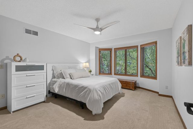 815 Promontory Place, Eagan, MN 55123