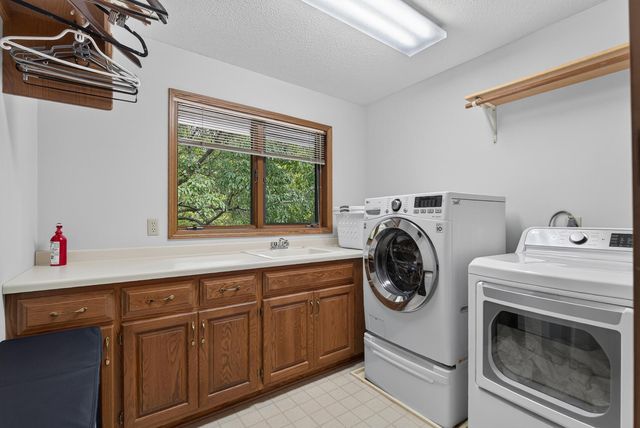 815 Promontory Place, Eagan, MN 55123
