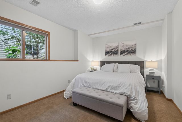 815 Promontory Place, Eagan, MN 55123