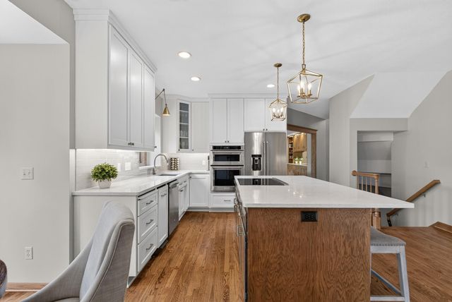 815 Promontory Place, Eagan, MN 55123