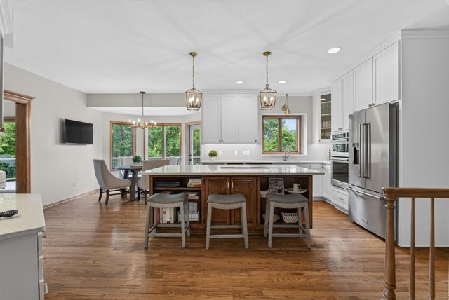 815 Promontory Place, Eagan, MN 55123