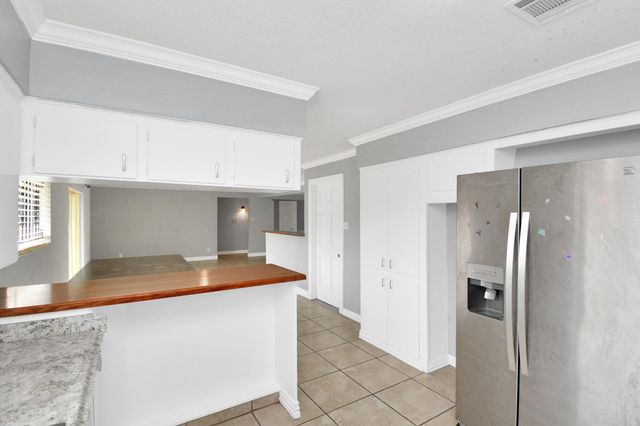 6814 Della Street, Houston, TX 77093