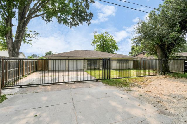 6814 Della Street, Houston, TX 77093