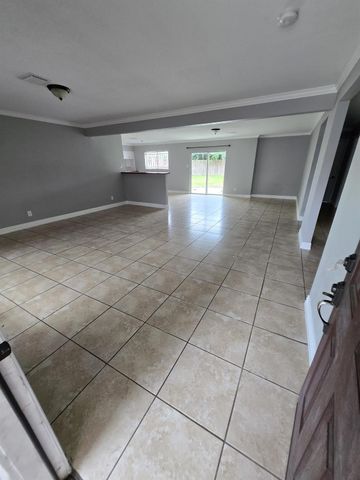 6814 Della Street, Houston, TX 77093