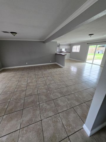 6814 Della Street, Houston, TX 77093