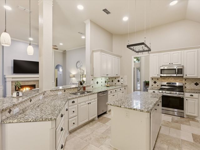 2421 London Drive, Plano, TX 75025