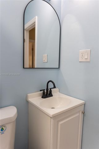 250 NW 14th Way, Dania Beach, FL 33004