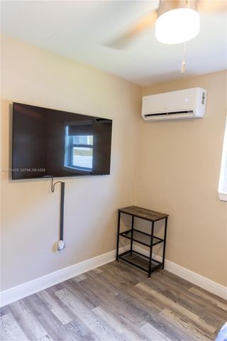 250 NW 14th Way, Dania Beach, FL 33004