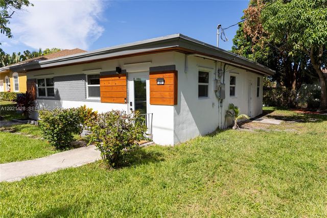 250 NW 14th Way, Dania Beach, FL 33004