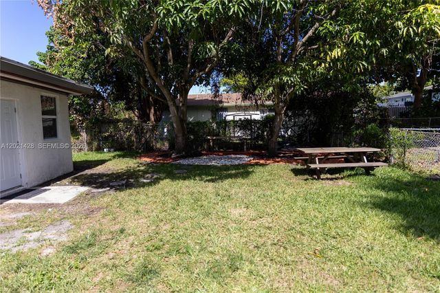 250 NW 14th Way, Dania Beach, FL 33004