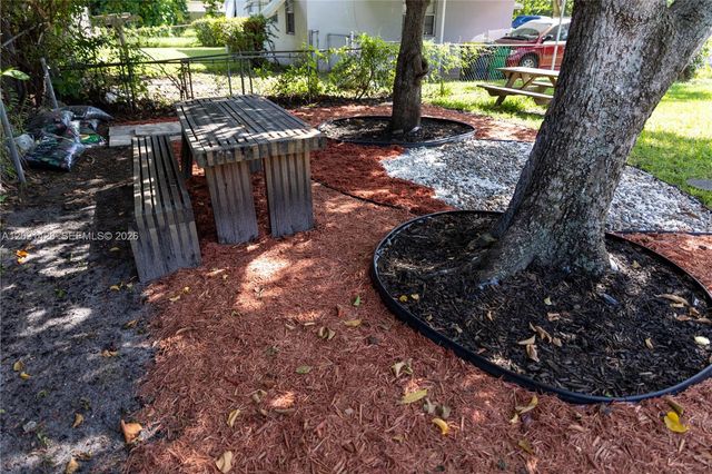 250 NW 14th Way, Dania Beach, FL 33004