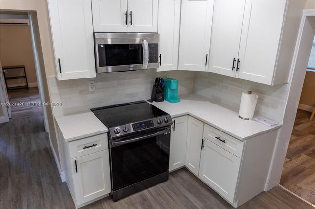 250 NW 14th Way, Dania Beach, FL 33004