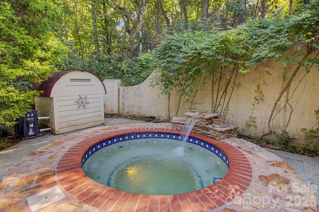6 Kit Court, Fletcher, NC 28732