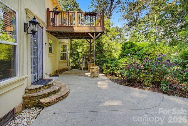 6 Kit Court, Fletcher, NC 28732