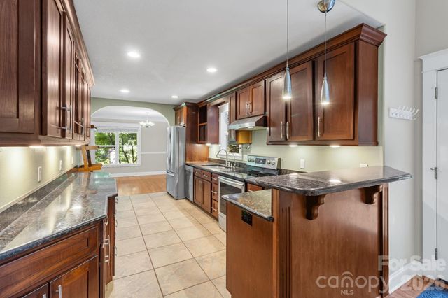 6 Kit Court, Fletcher, NC 28732