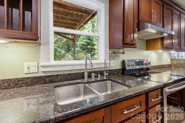 6 Kit Court, Fletcher, NC 28732