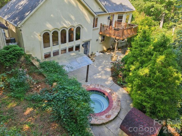6 Kit Court, Fletcher, NC 28732