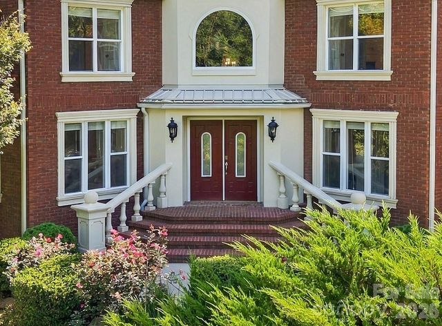 6 Kit Court, Fletcher, NC 28732