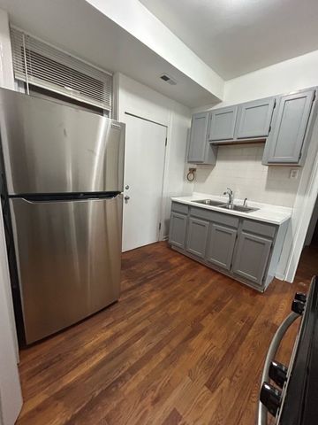 4550 N western Avenue 3, Chicago, IL 60625