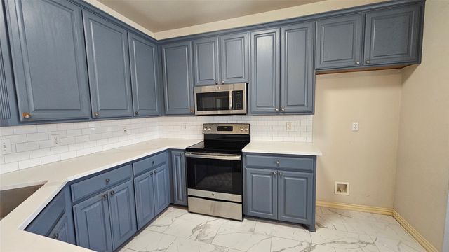 611 Gladness, Rhome, TX 76078