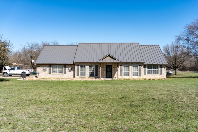 611 Gladness, Rhome, TX 76078
