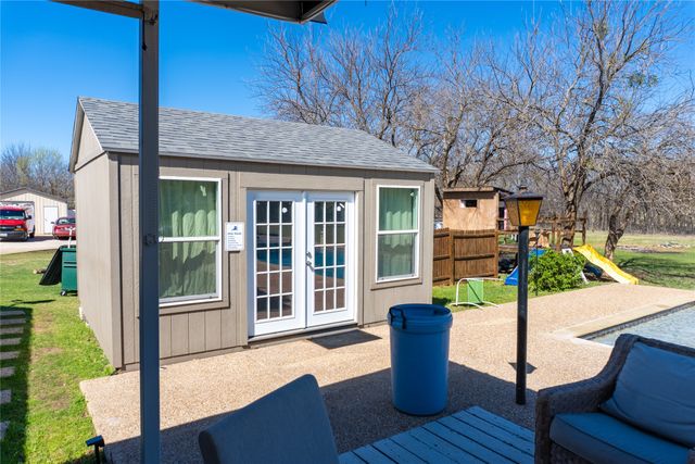 611 Gladness, Rhome, TX 76078