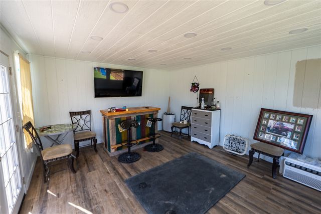 611 Gladness, Rhome, TX 76078