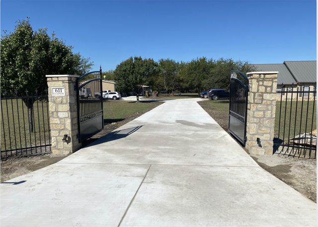 611 Gladness, Rhome, TX 76078