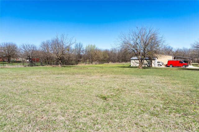 611 Gladness, Rhome, TX 76078