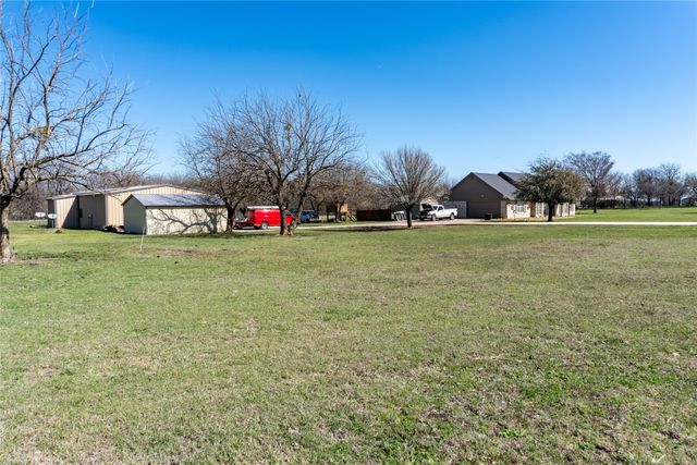 611 Gladness, Rhome, TX 76078