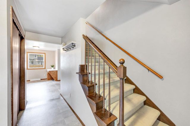 2624 EAST RIVER DRIVE, Green Bay, WI 54301