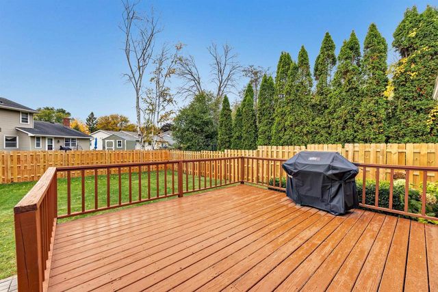 2624 EAST RIVER DRIVE, Green Bay, WI 54301