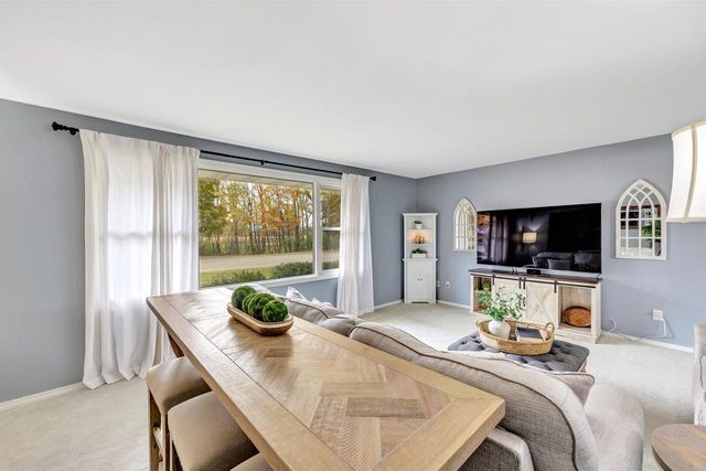 2624 EAST RIVER DRIVE, Green Bay, WI 54301