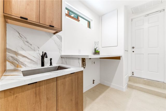 541 4th, Manhattan Beach, CA 90266