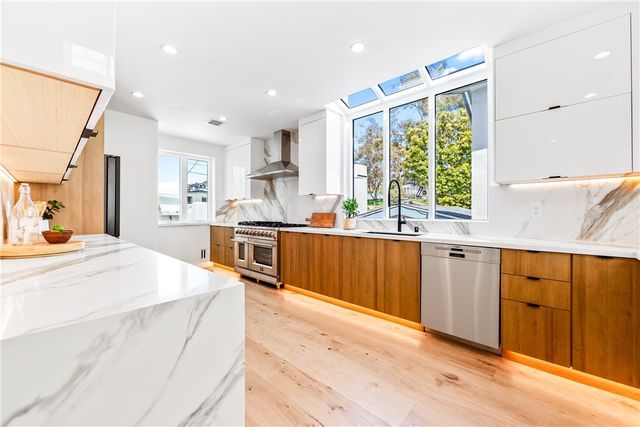 541 4th, Manhattan Beach, CA 90266