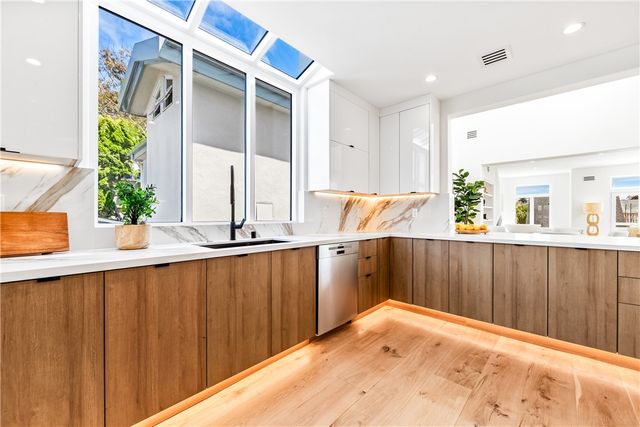 541 4th, Manhattan Beach, CA 90266