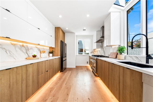 541 4th, Manhattan Beach, CA 90266