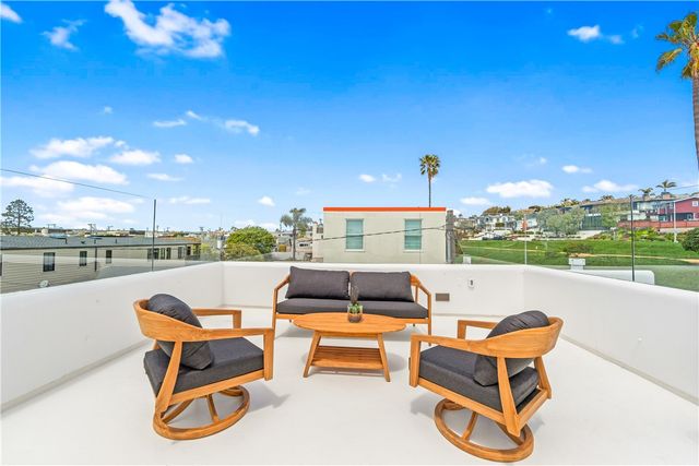 541 4th, Manhattan Beach, CA 90266