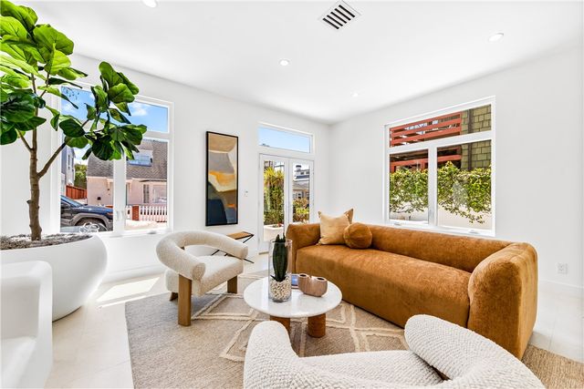 541 4th, Manhattan Beach, CA 90266