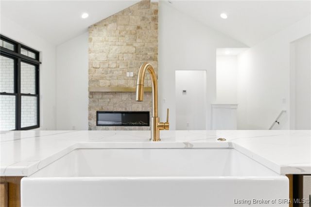 707 Lillian Way, Jeffersonville, IN 47130