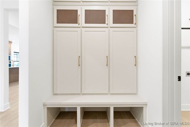 707 Lillian Way, Jeffersonville, IN 47130