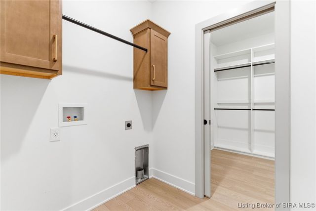 707 Lillian Way, Jeffersonville, IN 47130