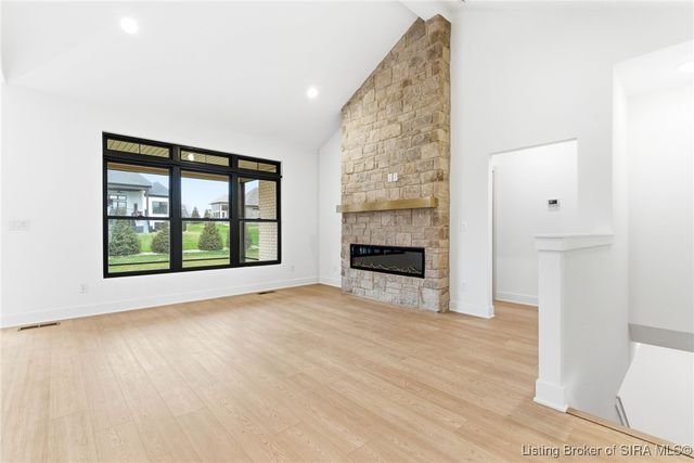 707 Lillian Way, Jeffersonville, IN 47130