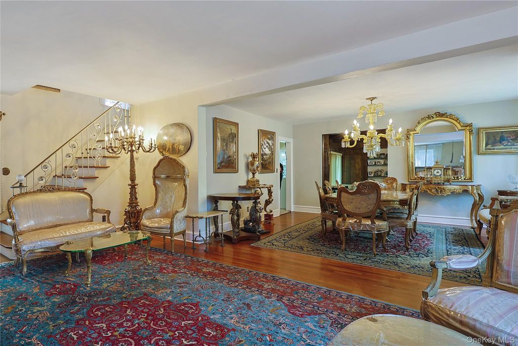 14 Clover Drive, Great Neck, NY 11021 — photo 3